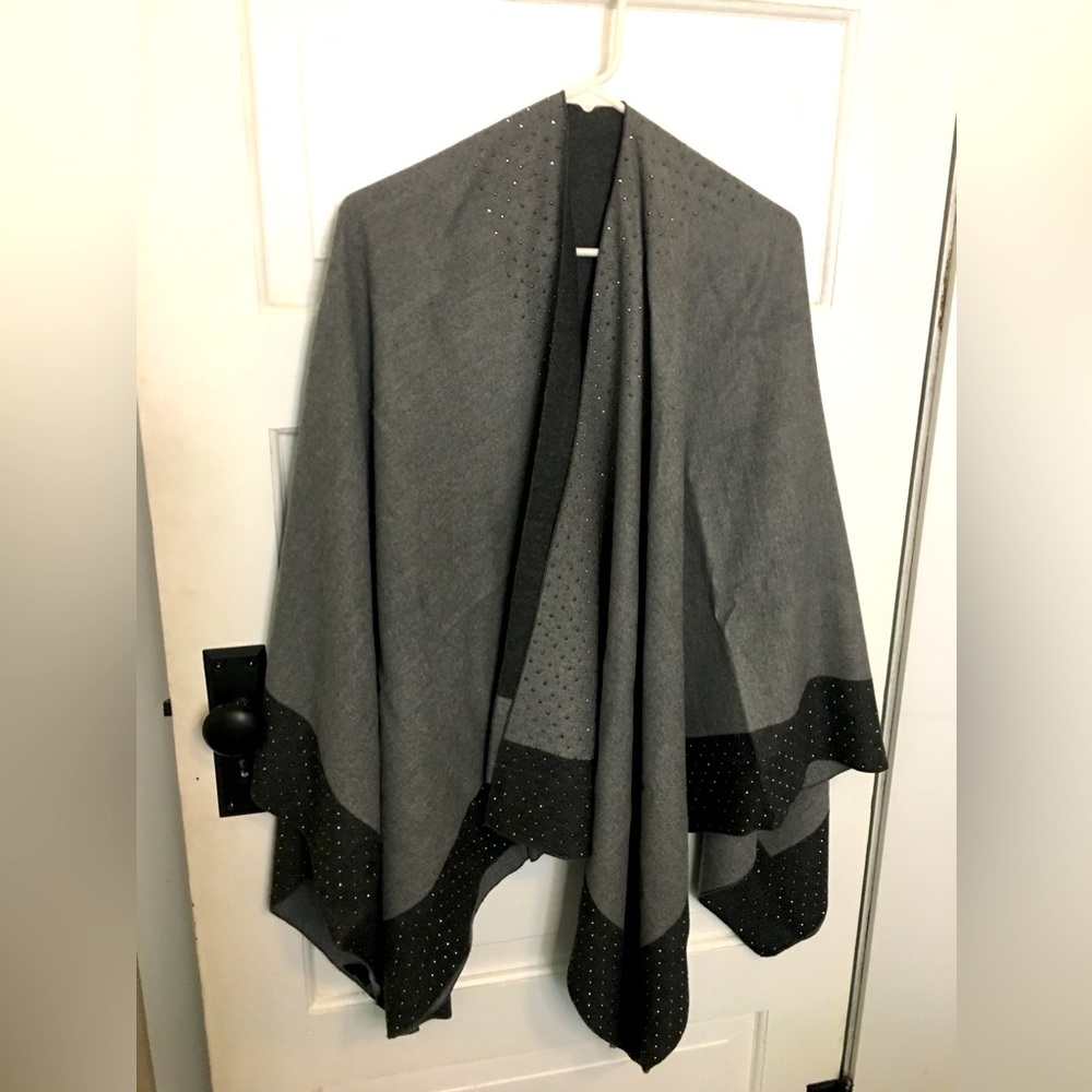 PONCHO GREY / RHINESTONES &WOOL